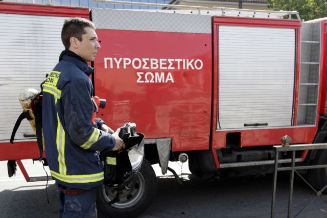 Θεσσαλονίκη: Ταξί τυλίχθηκε στις φλόγες εν κινήσει