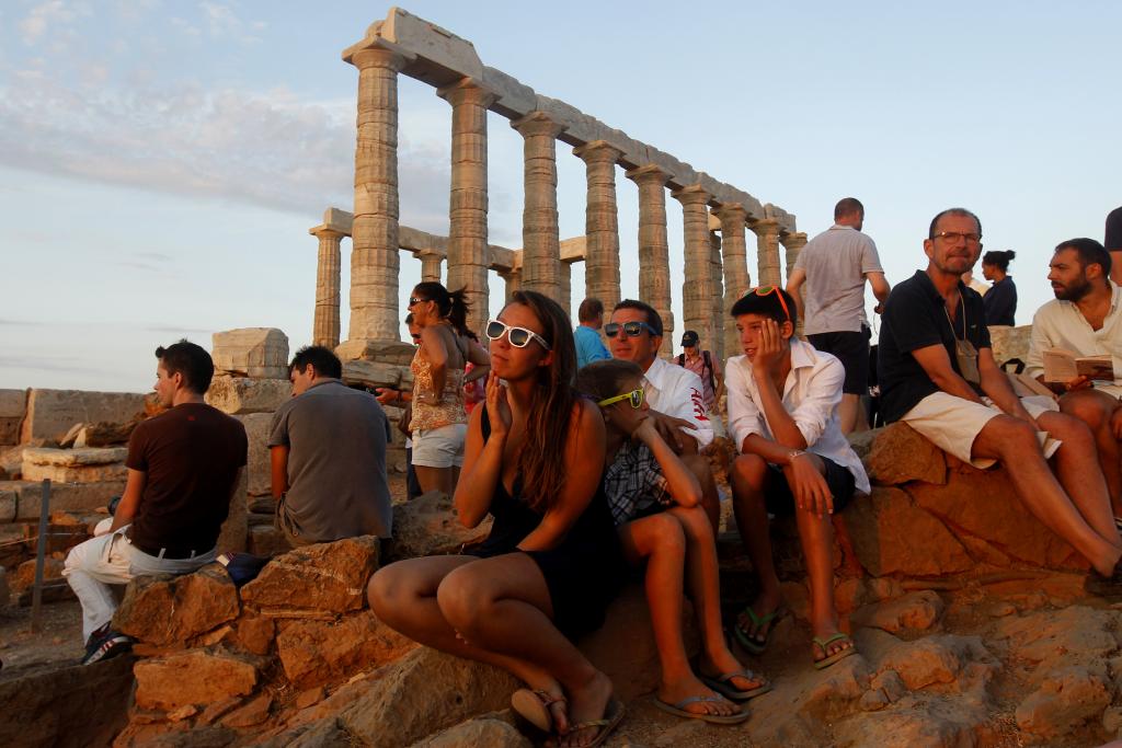 Αντιδρούν οι φορείς του τουρισμού στο ενδεχόμενο αύξησης του ΦΠΑ στις τουριστικές υπηρεσίες