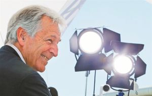 €630.000 για Γαβρά και… Βαρουφάκη