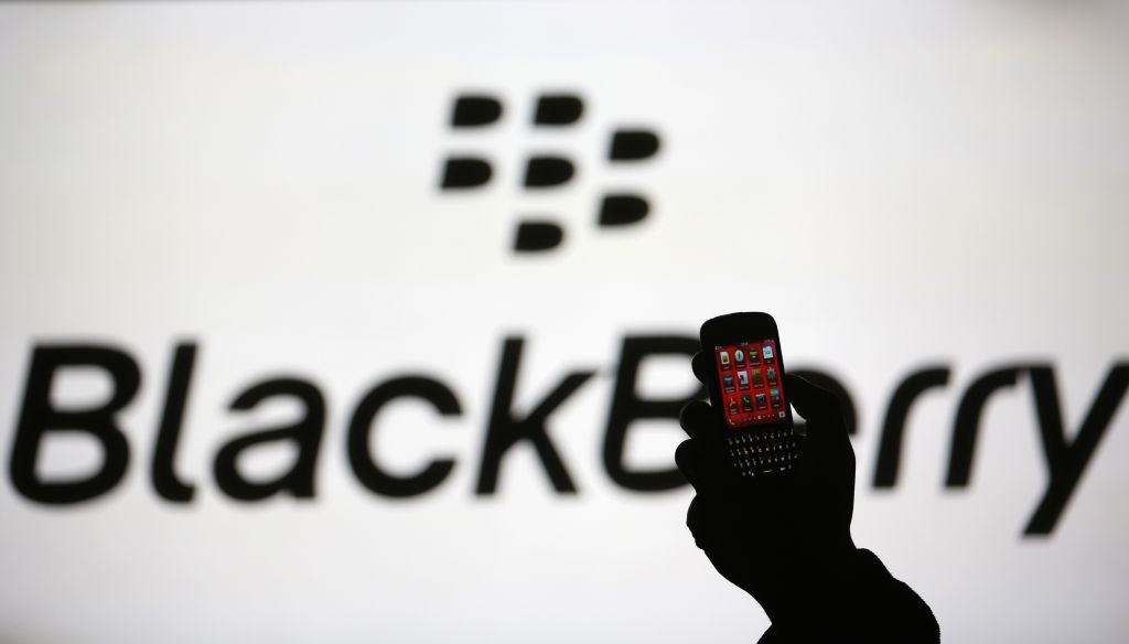 Την εξαγορά της Blackberry εξετάζει η Apple