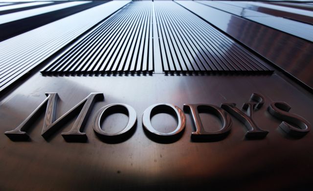 Moody’s: Μεγάλη πιθανότητα να επιβληθούν περιορισμοί στην κίνηση κεφαλαίων στην Ελλάδα