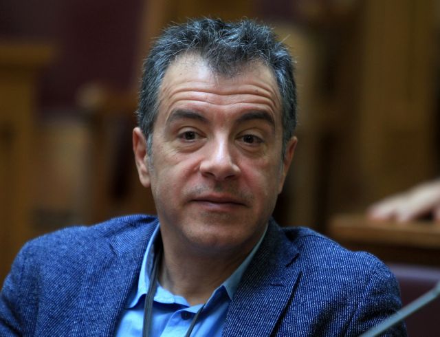 Θεοδωράκης: «Αν η κυβέρνηση φοβάται τα προβλήματα ας πάει σε εκλογές»