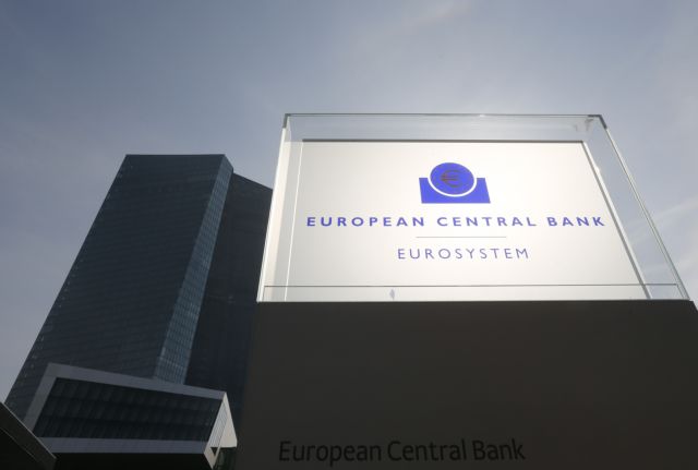 Bloomberg: Η ΕΚΤ δεν αναμένεται να περιορίσει τη χρηματοδότηση στην Ελλάδα