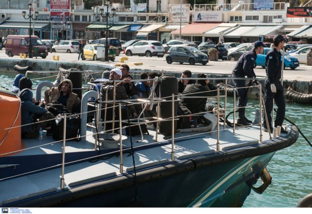 Δεκάδες μετανάστες περισυνελέγησαν σε τέσσερα νησιά του Αιγαίου