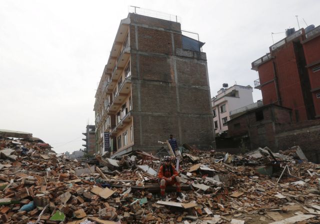 Νεπάλ: Καμία ελπίδα να βρεθεί κάποιος ζωντανός – τους 6.621 έφθασαν οι νεκροί
