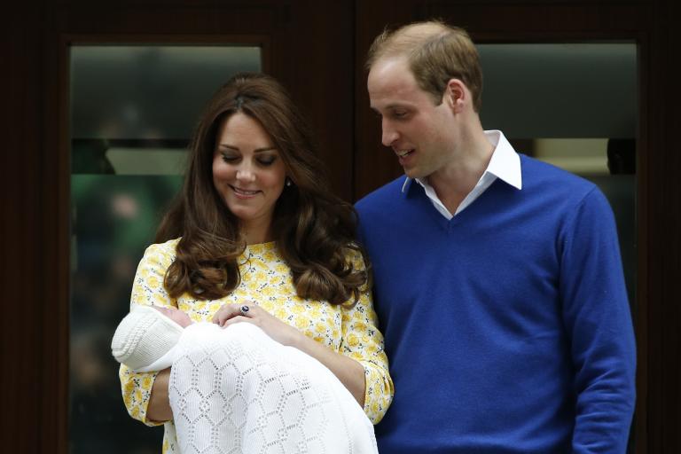 It's a princess! Η Κέιτ και ο πρίγκιπας Γουίλιαμ με την κόρη τους | tanea.gr