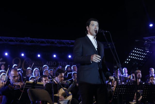 Θερμό το χειροκρότημα του κοινού στη συναυλία του Σάκη Ρουβά για το «Αξιον Εστί»