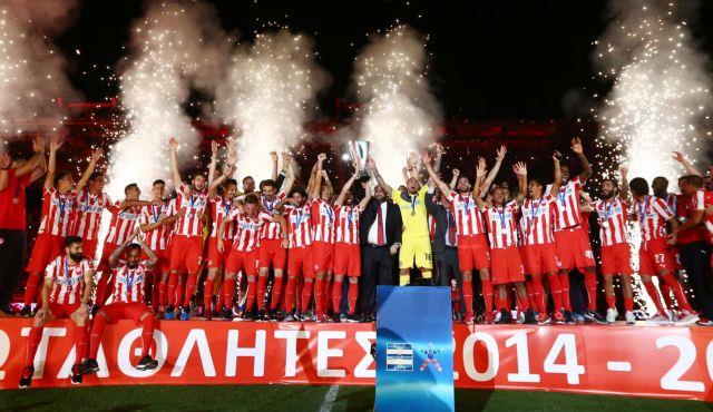 H φιέστα του Ολυμπιακού για το 42ο μετά την πεντάρα επί της Καλλονής