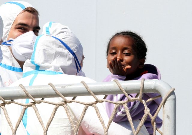 Επιχείρηση-μαμούθ στη Μεσόγειο για τη διάσωση 6.800 μεταναστών
