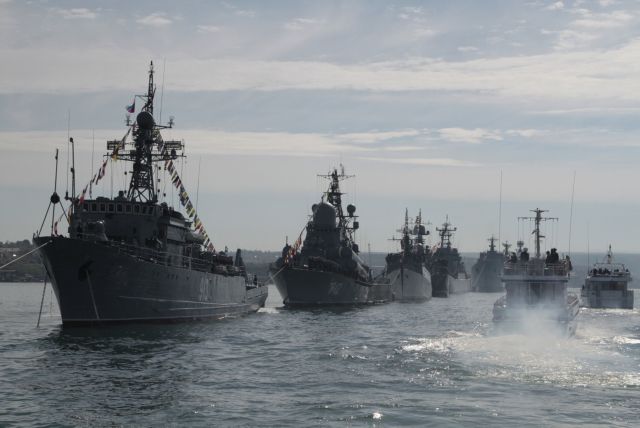 Τη στρατιωτική της παρουσία της στην Κριμαία θα αυξήσει η Ρωσία