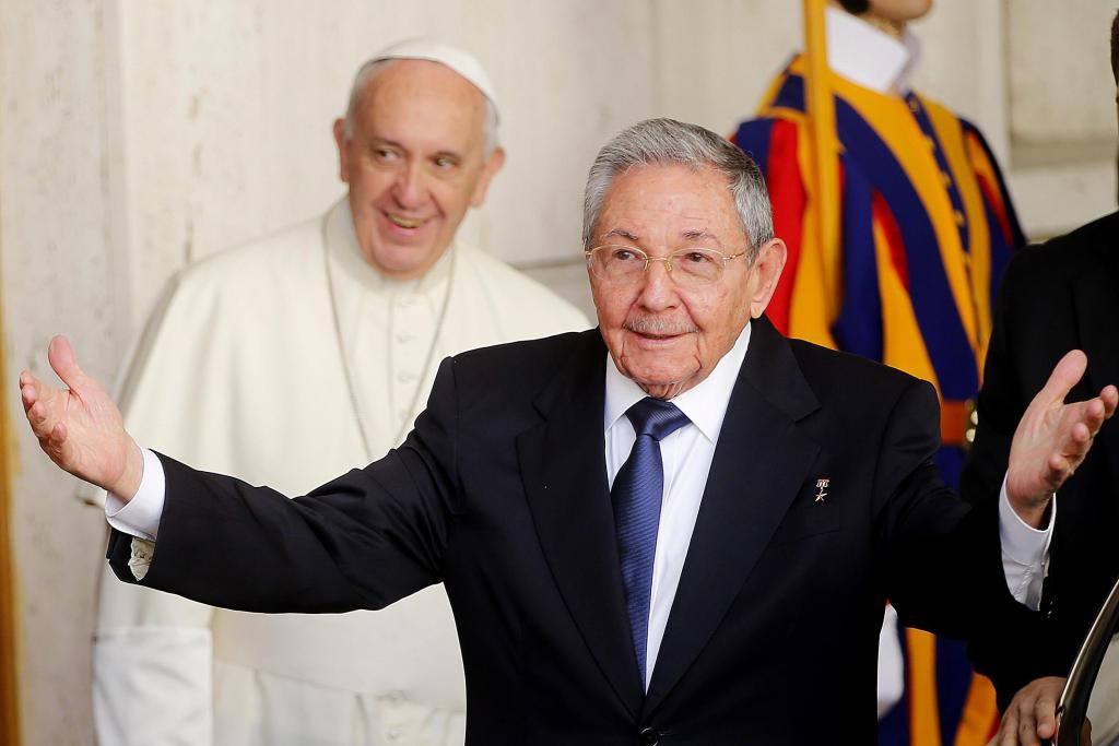 Ραούλ Κάστρο: «Αν ο Πάπας συνεχίσει έτσι, εγώ θα γυρίσω στην Εκκλησία»