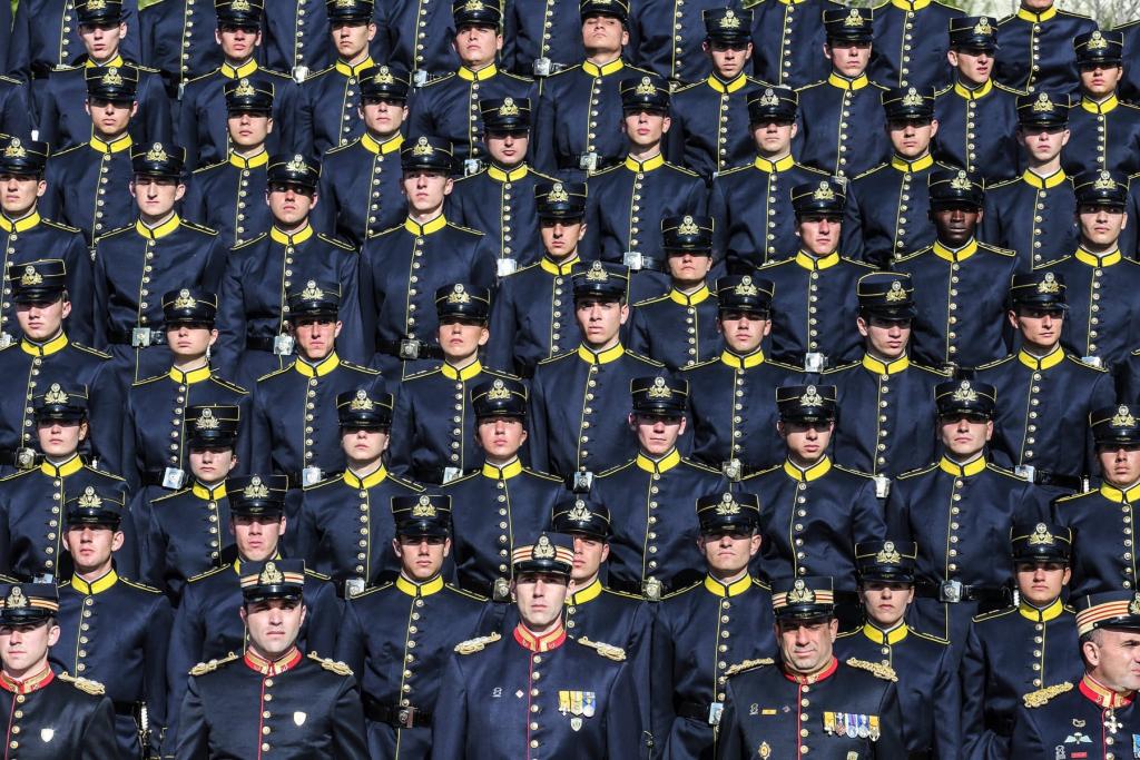 Υπ. Αμυνας: Ολη η προκήρυξη για την εισαγωγή στις Στρατιωτικές Σχολές