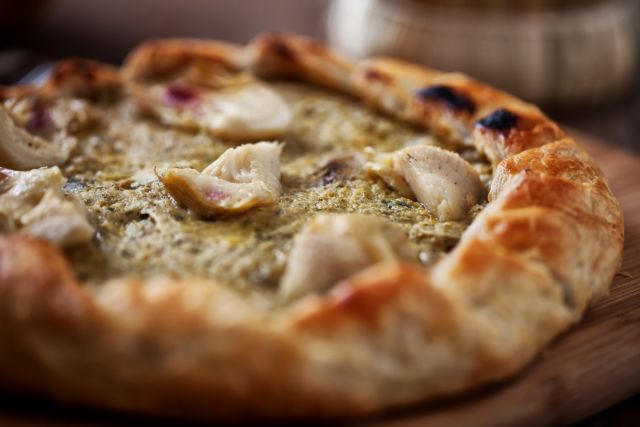 Τάρτα με μαριναρισμένες καρδιές αγκινάρας και φέτα