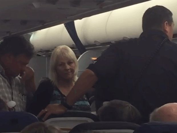 Αυτιστικό κορίτσι υποχρεώθηκε να κατέβει από πτήση της United Airlines