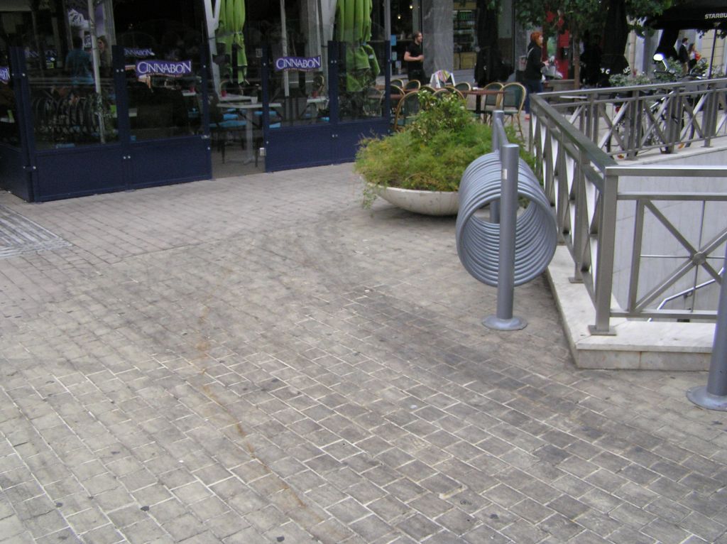 Ορθοπεταλιές #95 – Θέσεις στάθμευσης για ποδήλατα έξω από σταθμούς Μετρό