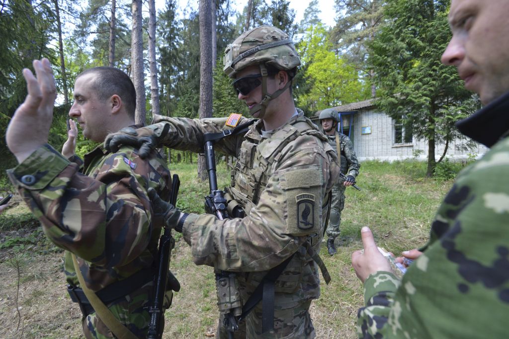 Τέσσερις oυκρανοί στρατιώτες σκοτώθηκαν σε μάχη στην ανατολική Ουκρανία