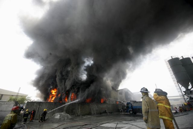 Φιλιππίνες: Τουλάχιστον 31 νεκροί από πυρκαγιά σε εργοστάσιο που κατασκεύαζε σαγιονάρες