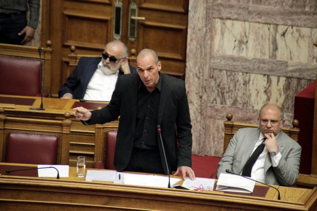 Βαρουφάκης: «Συμφωνία ντροπής η αποζημίωση της Siemens στο Δημόσιο»