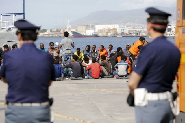 Reuters: Μετεγκατάσταση 40.000 προσφύγων από Ελλάδα και Ιταλία προτείνει η ΕΕ