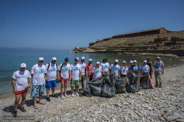 Γυάρος: Καθάρισαν το σημαντικότερο «σπίτι» της μεσογειακής φώκιας