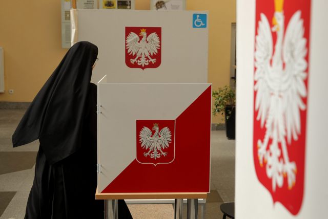 Θρίλερ ο δεύτερος γύρος προεδρικών εκλογών στη Πολωνία