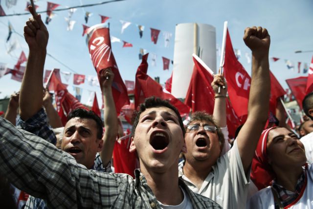 Τουρκία: Πυροβόλησαν στα πόδια υποψήφια βουλευτή της αντιπολίτευσης