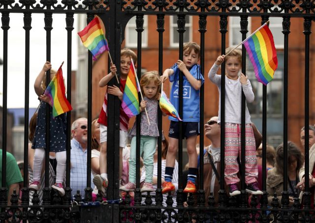 «Ο θρίαμβος της αγάπης»: Η καθολική Ιρλανδία ψήφισε ανοιχτά υπέρ των γάμων των ομοφύλων