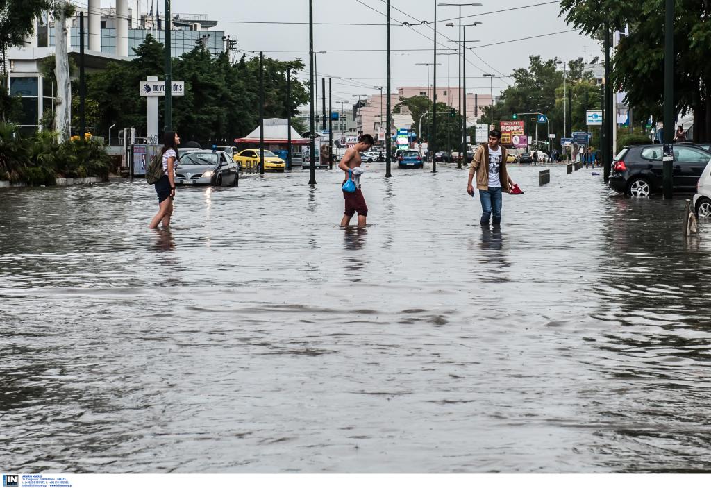Βροχή ενός μήνα έπεσε σε μία ώρα στην Αττική – το καλοκαίρι αργεί ακόμα