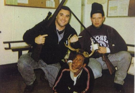 H φωτογραφία-σκάνδαλο που «έκαψε» ρατσιστές αστυνομικούς στο Σικάγο