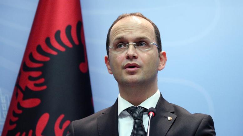 Με διαπραγματεύσεις μπορούμε να επιλύσουμε τα προβλήματα με την Ελλάδα, λέει ο υπουργός Εξωτερικών της Αλβανίας