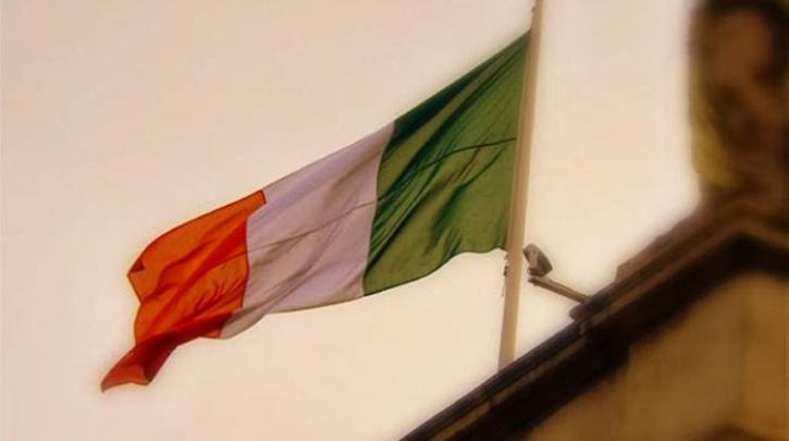 Στην Ιρλανδία η κυβέρνηση άρχισε να αποκαθιστά τις περικοπές μισθών