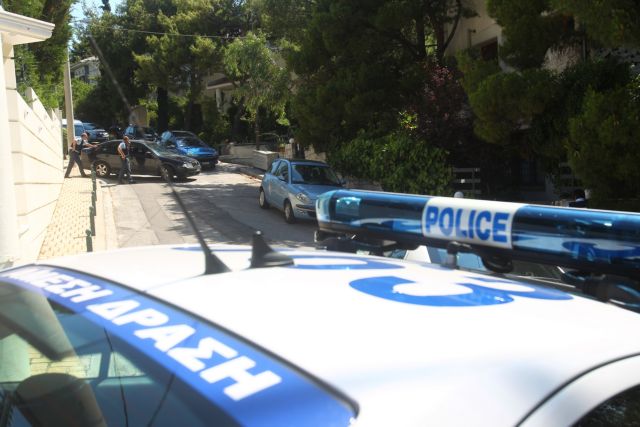 Χειροπέδες σε δύο από τα μέλη ληστρικής συμμορίας που απειλούσε με ηλεκτρικό σίδερο