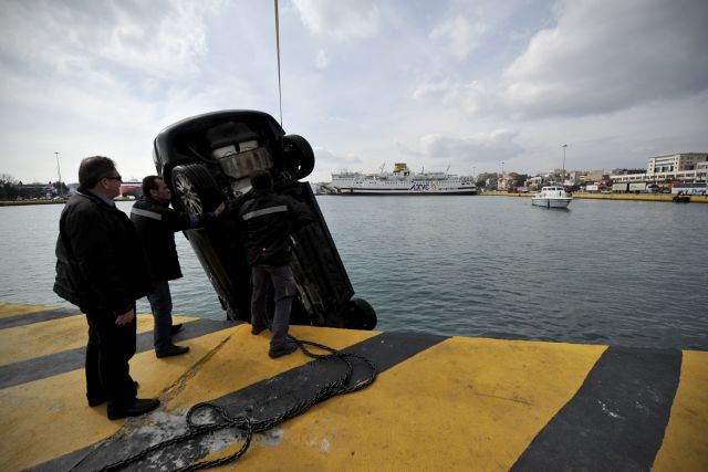 Νεκρός ανασύρθηκε o οδηγός του αυτοκινήτου που έπεσε στο λιμάνι της Ραφήνας