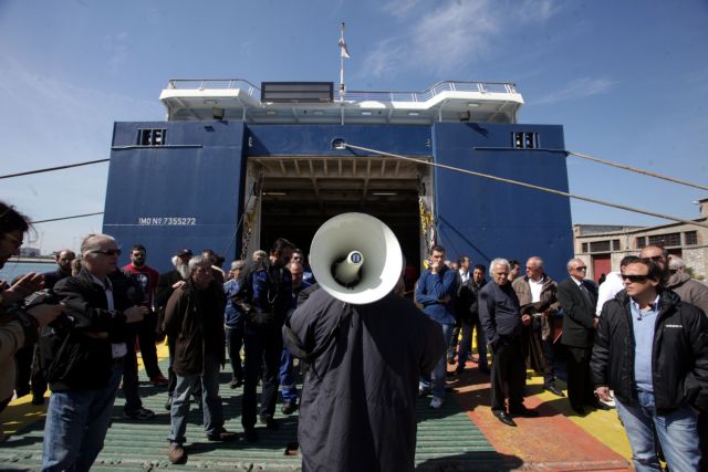 Αναστολή της απεργίας στα πλοία λόγω του δημοψηφίσματος