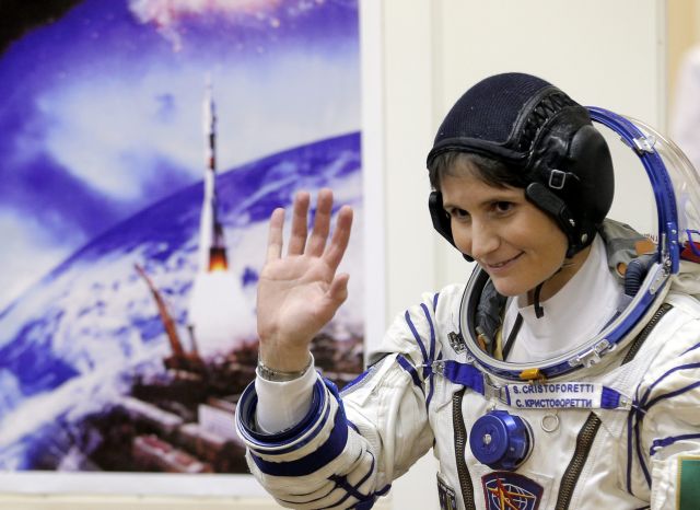 Η ιταλίδα αστροναύτης Σαμάνθα Κριστοφορέτι έσπασε το ρεκόρ συνεχόμενης παραμονής γυναίκας στο διάστημα