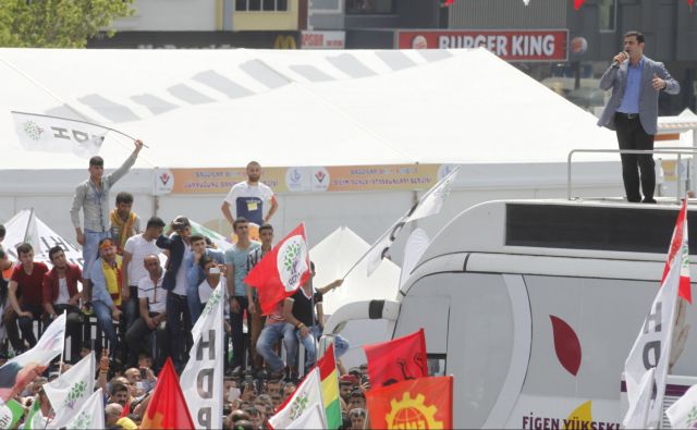 Τουρκία: Πυροβολισμοί σε λεωφορείο του κουρδικού HDP, νεκρός ο οδηγός