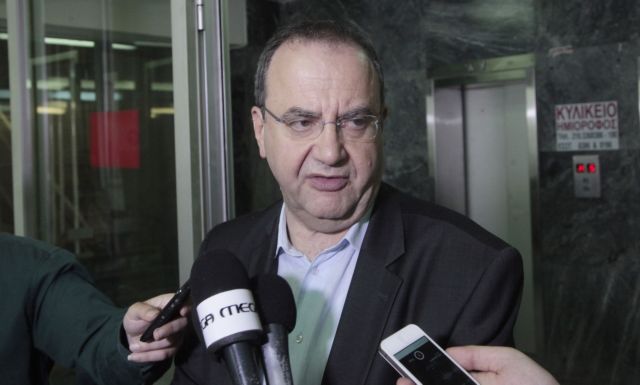 Στρατούλης: «Δεν θα υποχωρήσουμε σε πιέσεις για μείωση των συντάξεων»