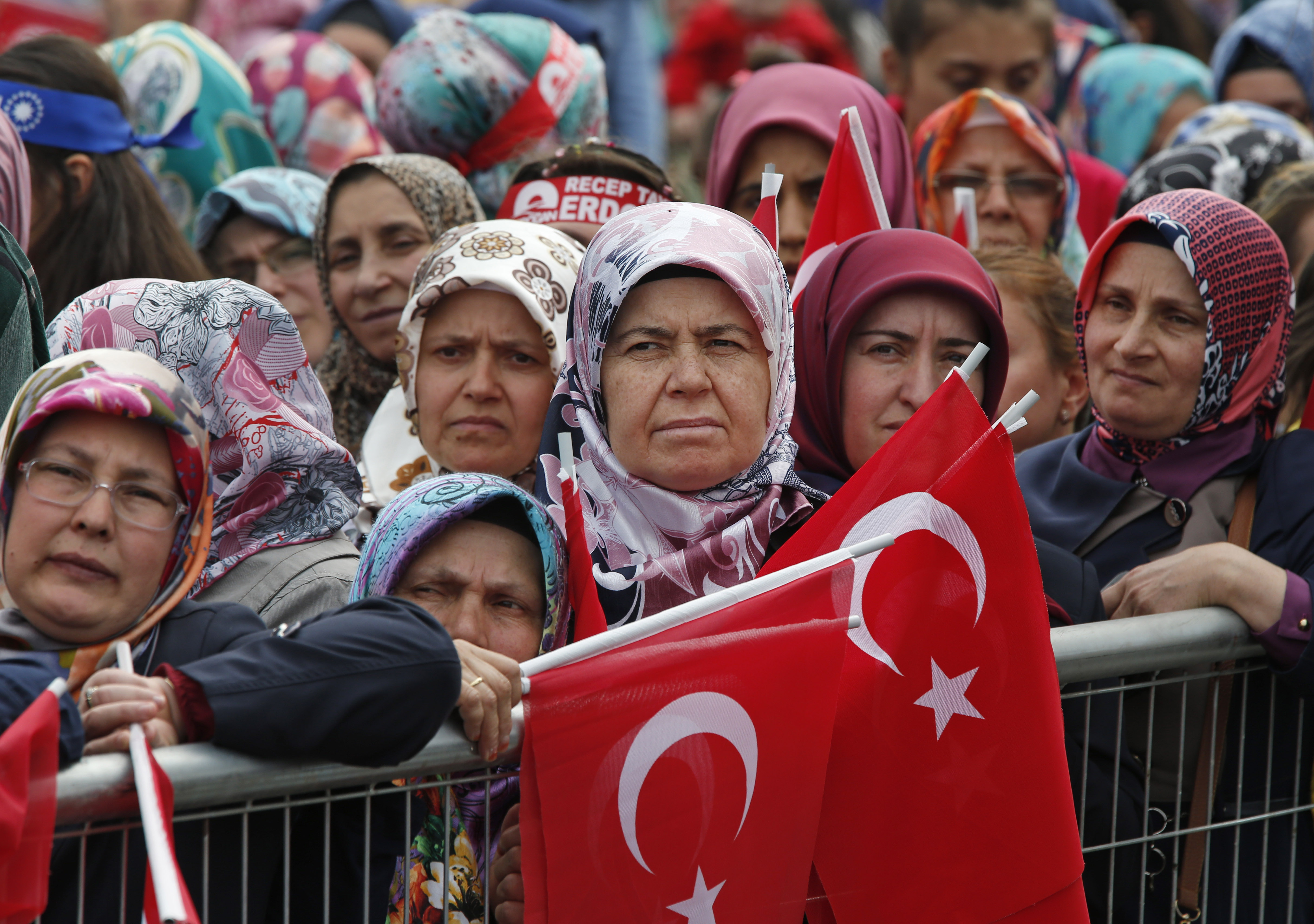 Туркмены и турки. Турки народ. Турки люди. Турки массовое. Население Турции.