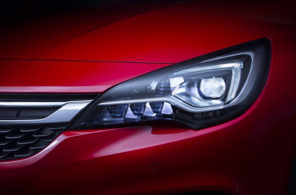 Το Opel Astra με τα φώτα που δεν τυφλώνουν τους απέναντι οδηγούς!