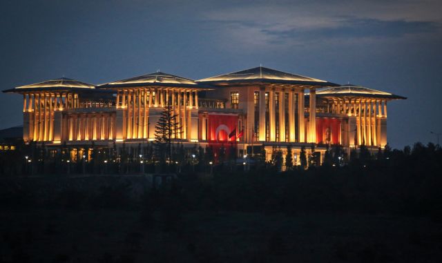 Ερντογάν: Εχτισα το παλάτι για να ξεφύγω από τις κατσαρίδες…