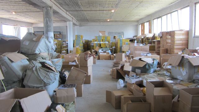 Χιλιάδες προϊόντα «μαϊμού» σε δύο αποθήκες στο Μοσχάτο