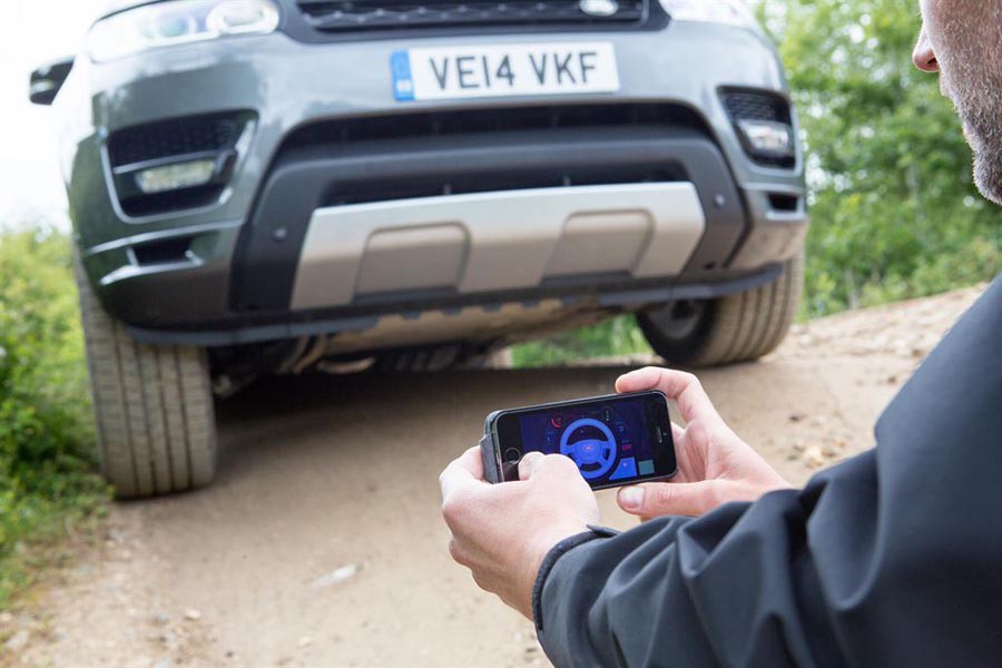 Το πρώτο Land Rover που το οδηγείς μέσω… Smartphone!