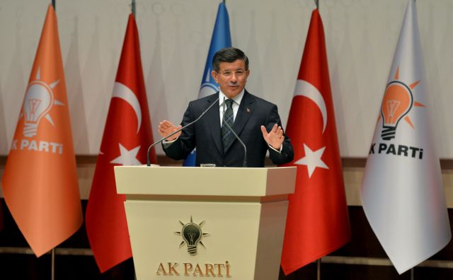 Νταβούτογλου: «Δεν θα επιτρέψουμε να υπονομευθεί ο Ερντογάν»