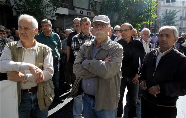 Spiegel: Η εικόνα του «έλληνα συνταξιούχου πολυτελείας» είναι ένας ύπουλος μύθος