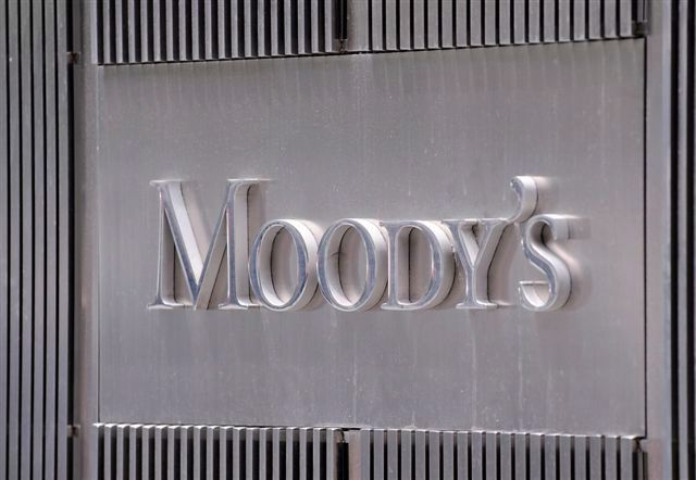 Moody’s: Δεν «βλέπει» βελτίωση του ελληνικού χρέους
