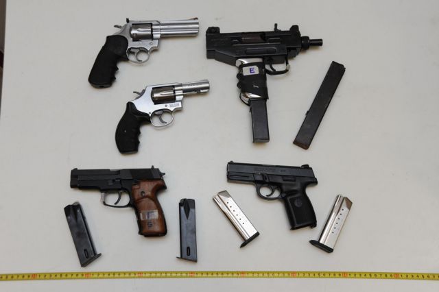 Πάτρα: Δώδεκα προσαγωγές για διακίνηση όπλων