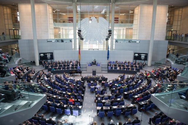 Φωνές στη γερμανική Βουλή λένε πιο δυνατά «όχι» σε κάθε είδους πακέτο
