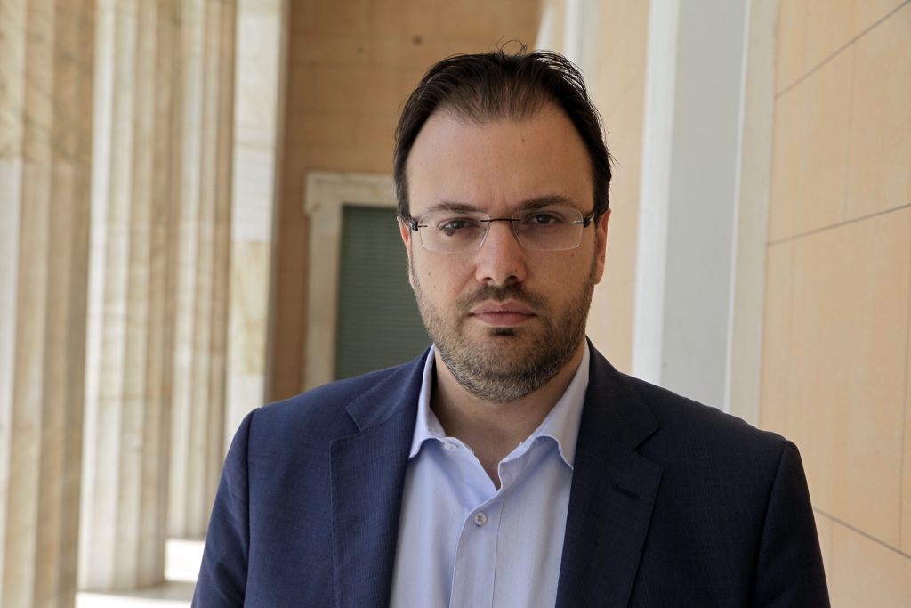 «Η κυβέρνηση πρέπει να εγγυηθεί την παραμονή της χώρας στην ευρωζώνη και στην ΕΕ» λέει ο Θεοχαρόπουλος