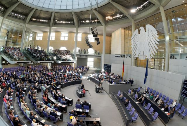 Βερολίνο: Απορρίπτει «κλασσικό» κούρεμα του ελληνικού χρέους