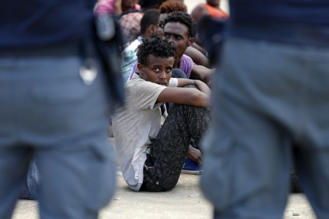 Γαλλία: Χιλιάδες απόπειρες προσφύγων να φτάσουν στη Βρετανία